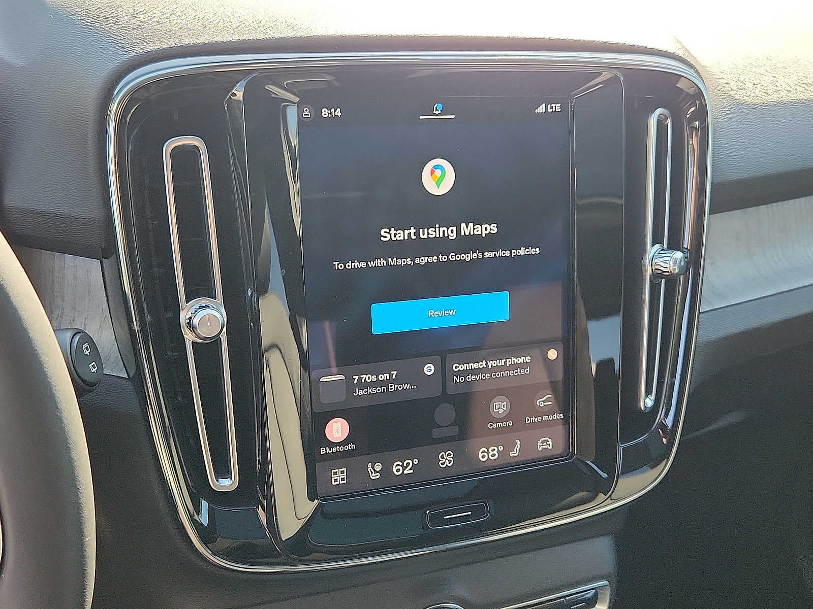 2023 Volvo XC40 Plus Dark Theme