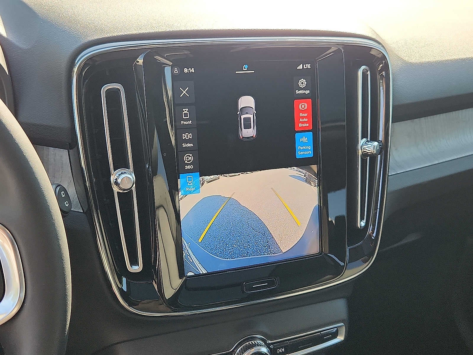 2023 Volvo XC40 Plus Dark Theme