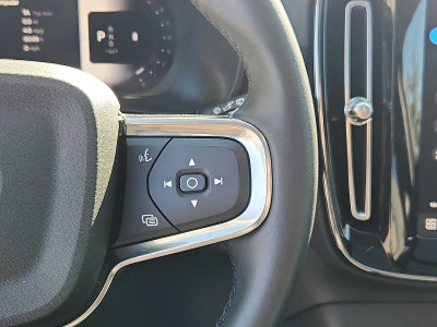 2023 Volvo XC40 Plus Dark Theme