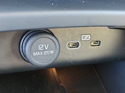 2023 Volvo XC40 Plus Dark Theme