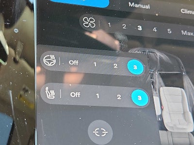 2023 Volvo XC40 Plus Dark Theme