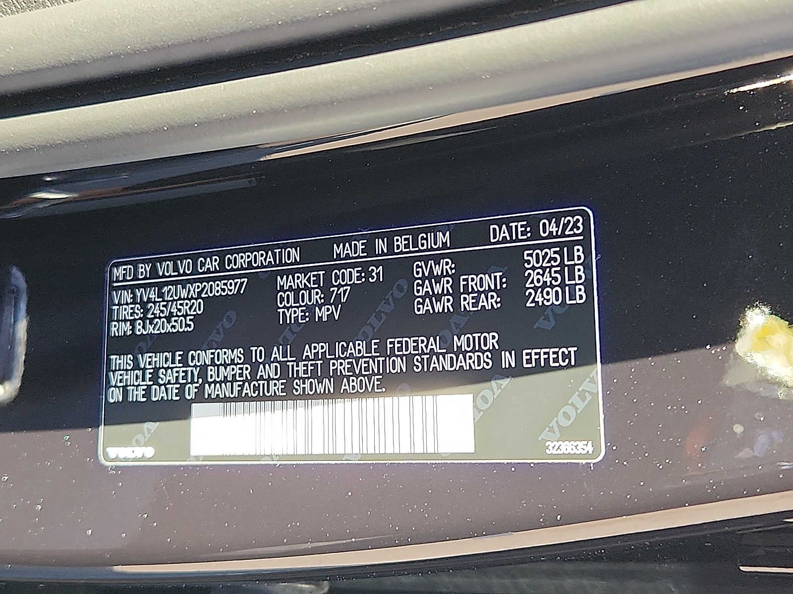 2023 Volvo XC40 Plus Dark Theme