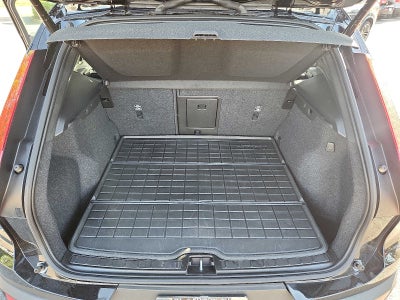 2023 Volvo XC40 Plus Dark Theme