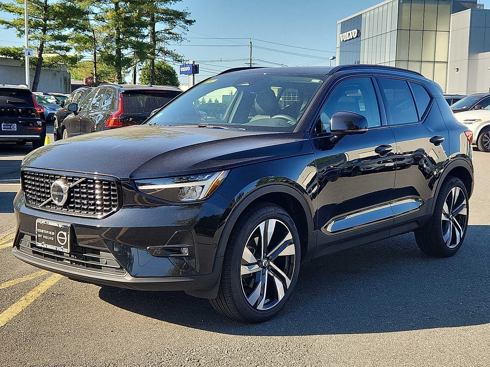 2023 Volvo XC40 Plus Dark Theme