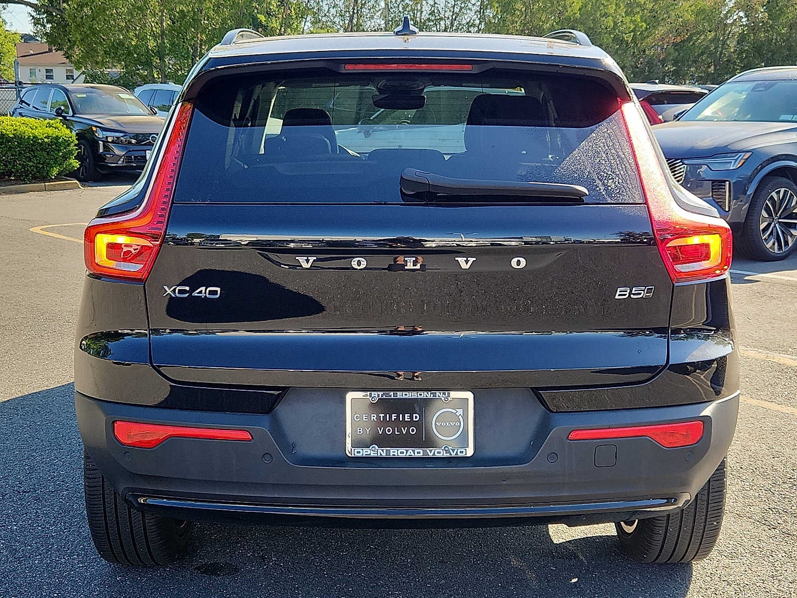 2023 Volvo XC40 Plus Dark Theme
