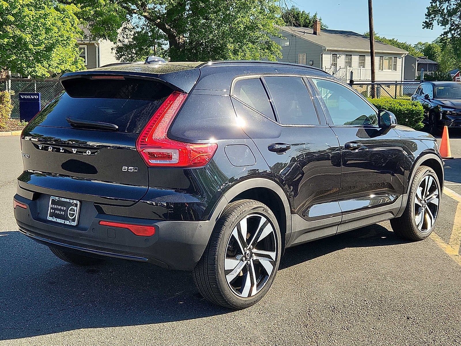 2023 Volvo XC40 Plus Dark Theme