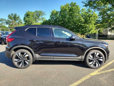 2023 Volvo XC40 Plus Dark Theme