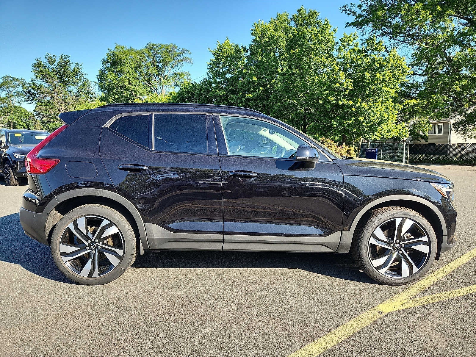 2023 Volvo XC40 Plus Dark Theme