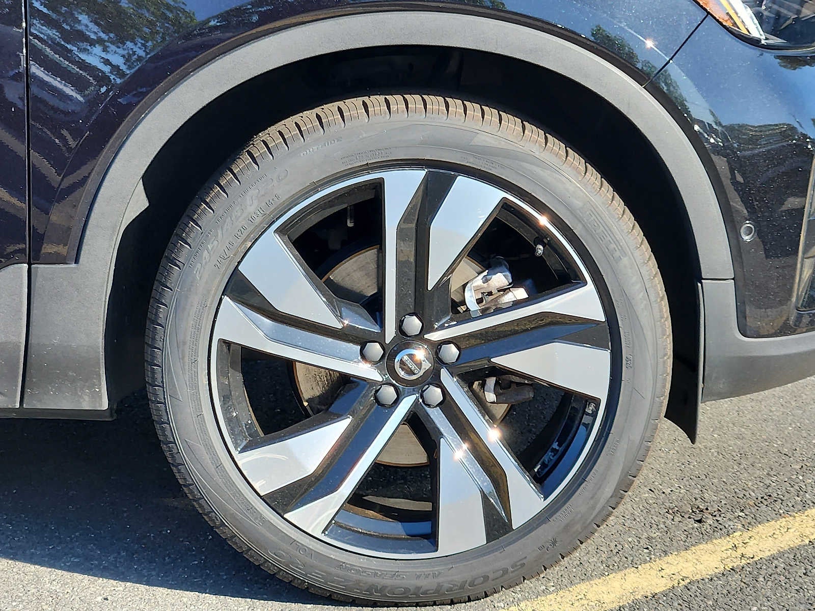 2023 Volvo XC40 Plus Dark Theme