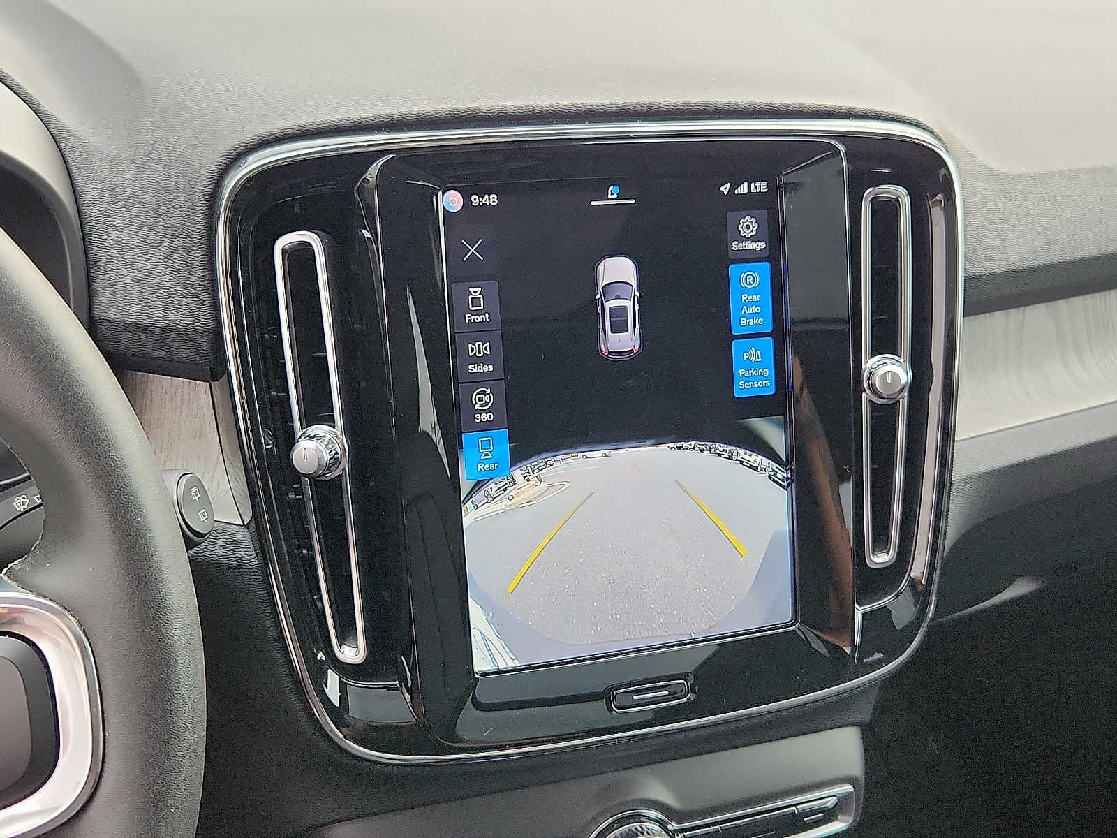 2023 Volvo XC40 Ultimate Dark Theme