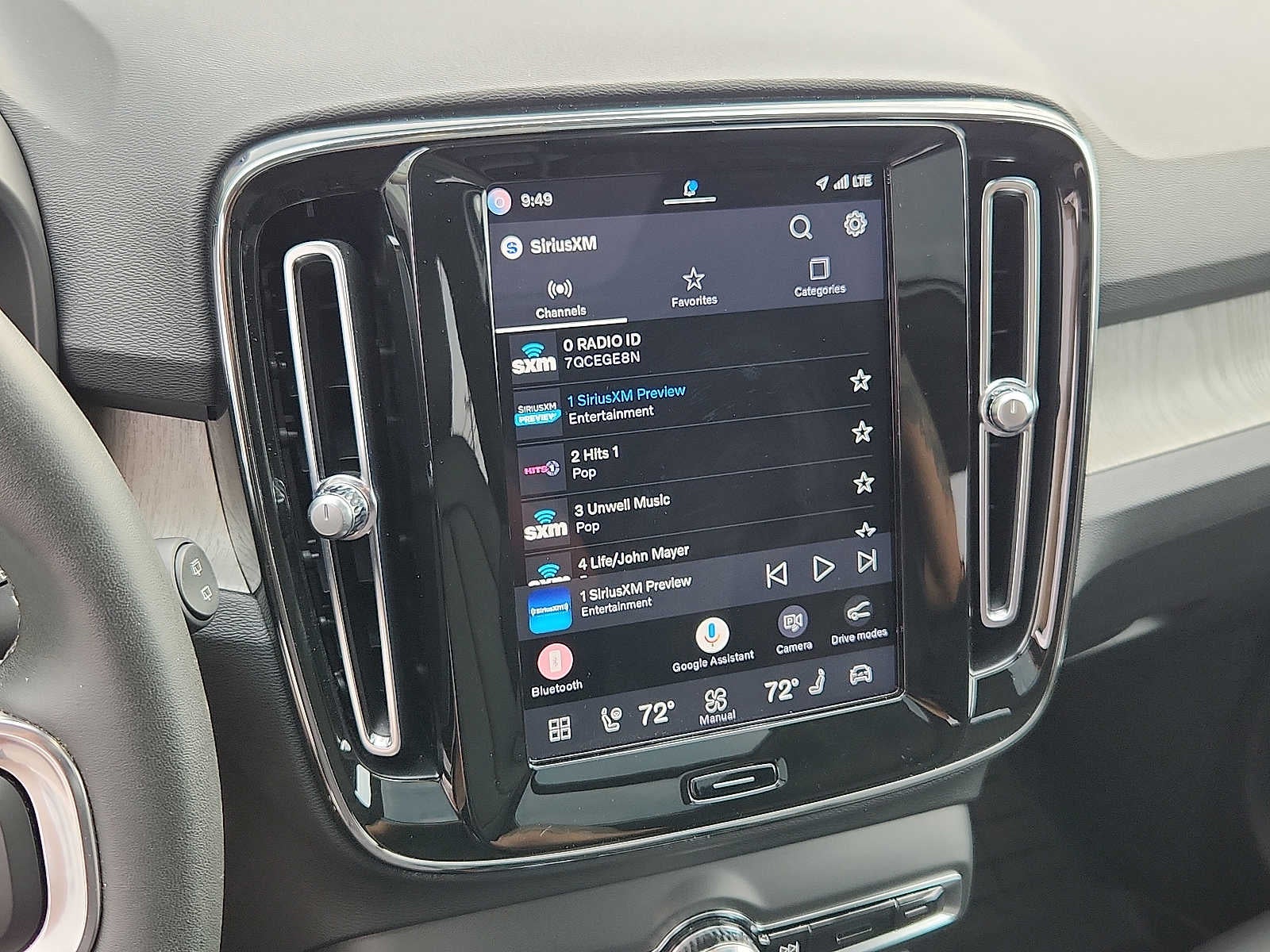 2023 Volvo XC40 Ultimate Dark Theme