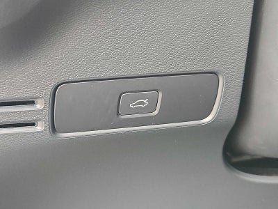 2023 Volvo XC40 Ultimate Dark Theme