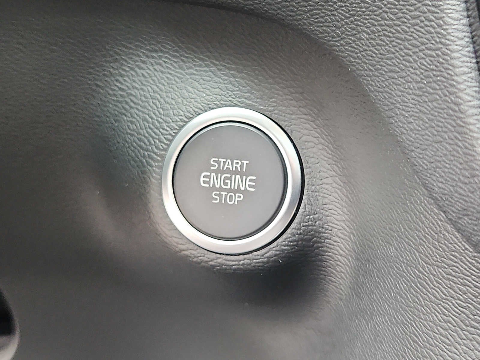 2023 Volvo XC40 Ultimate Dark Theme