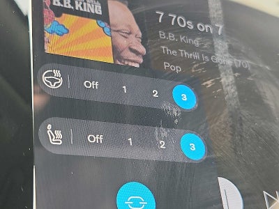 2023 Volvo XC40 Ultimate Dark Theme