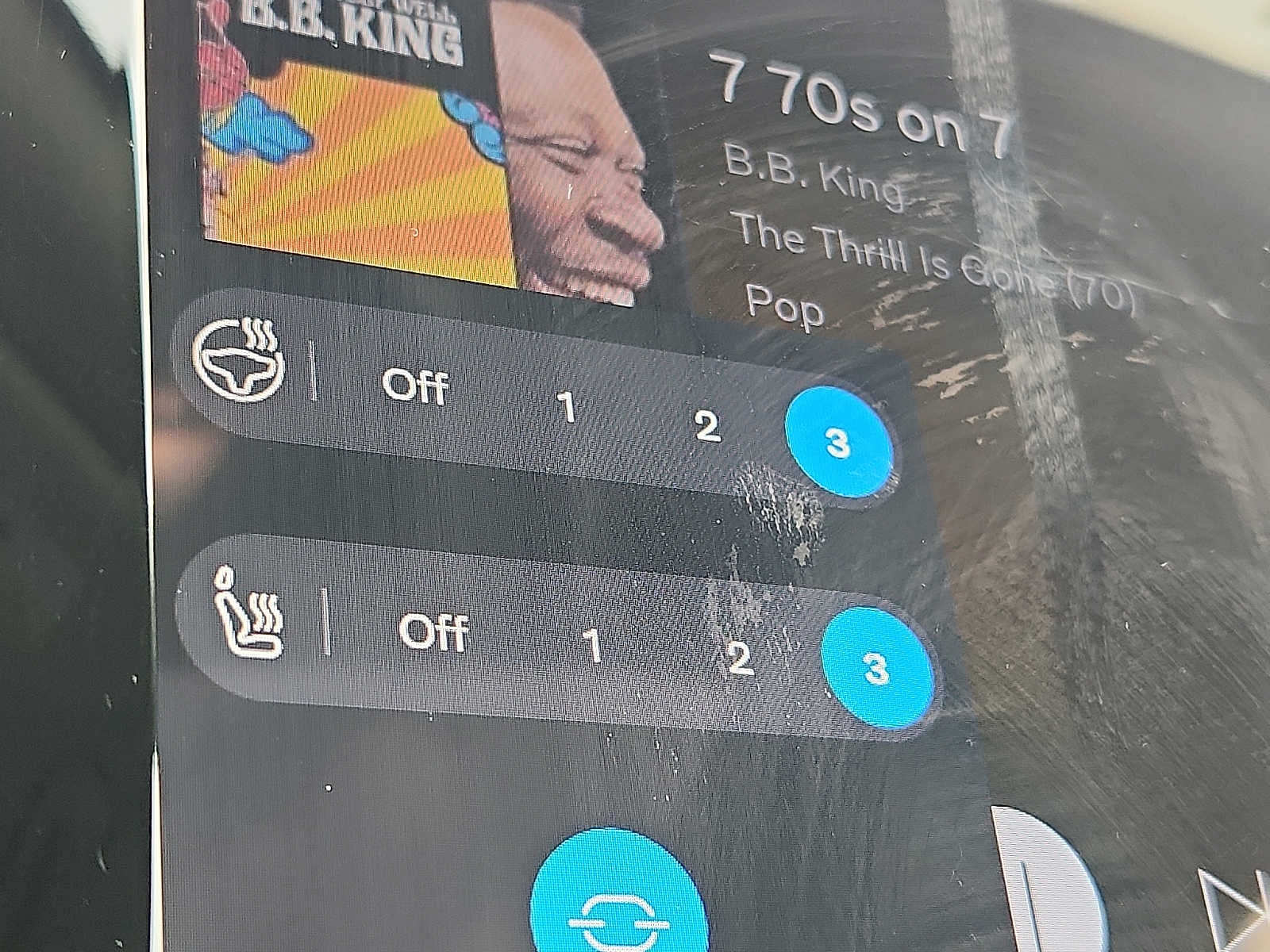 2023 Volvo XC40 Ultimate Dark Theme