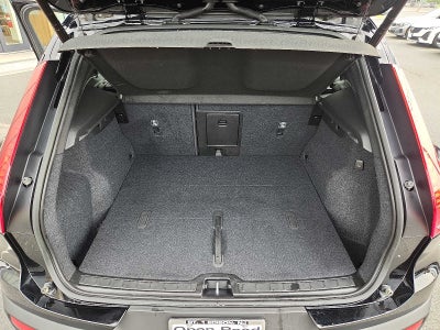 2023 Volvo XC40 Ultimate Dark Theme