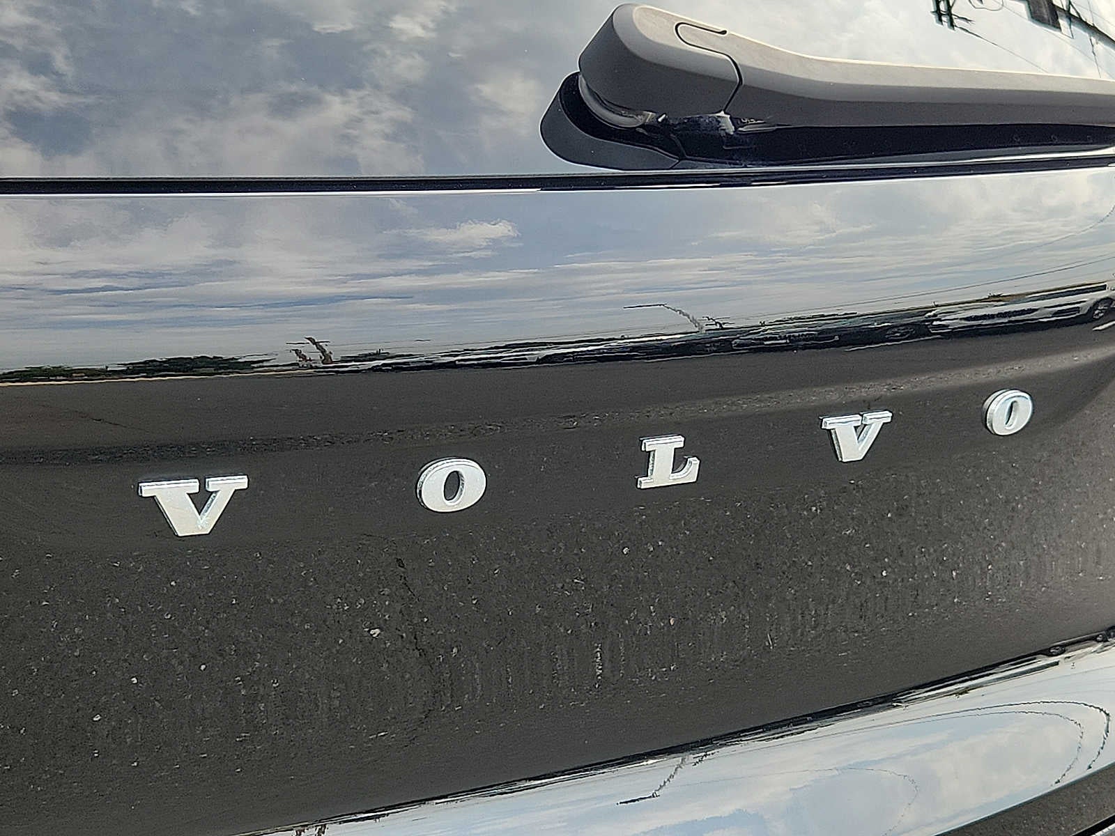 2023 Volvo XC40 Ultimate Dark Theme