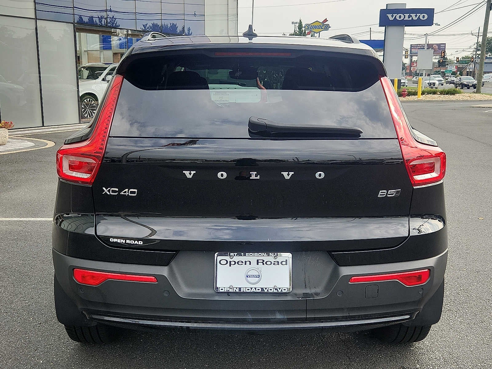 2023 Volvo XC40 Ultimate Dark Theme