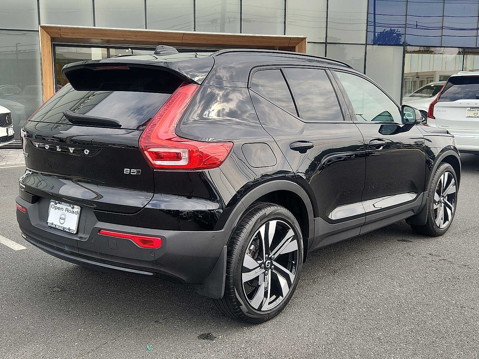 2023 Volvo XC40 Ultimate Dark Theme