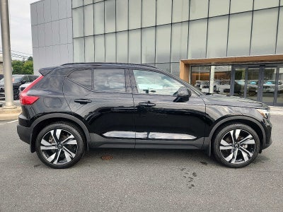2023 Volvo XC40 Ultimate Dark Theme