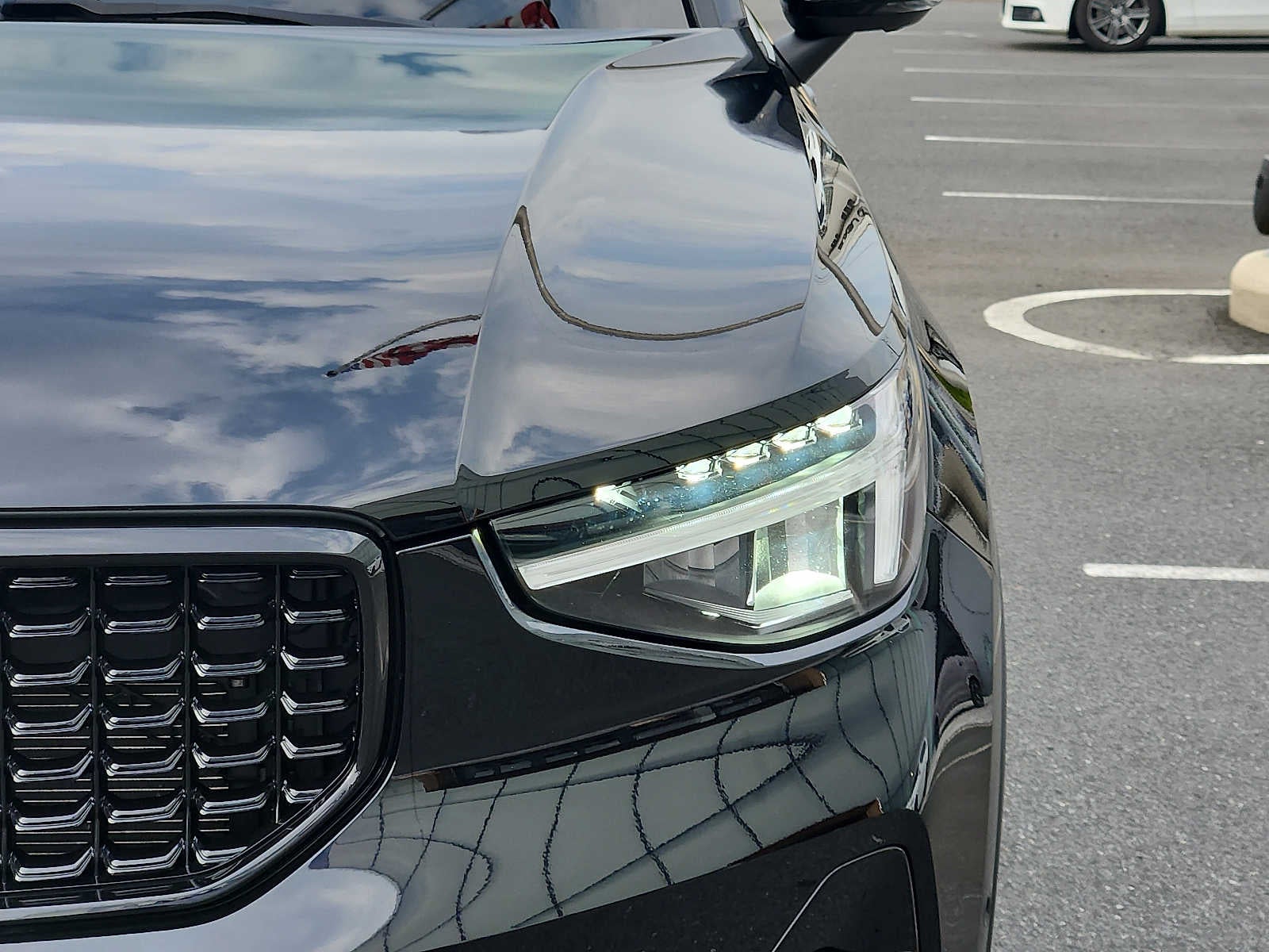 2023 Volvo XC40 Ultimate Dark Theme