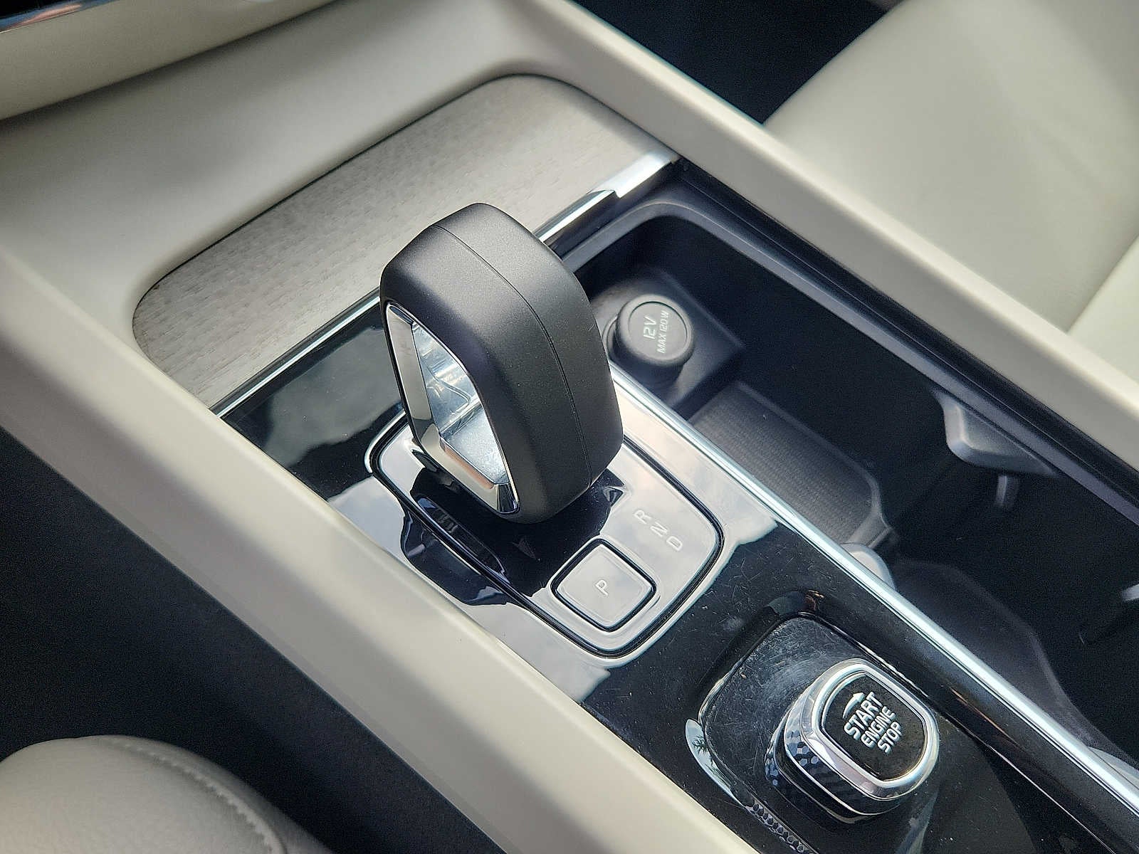 2024 Volvo V60 Cross Country Plus