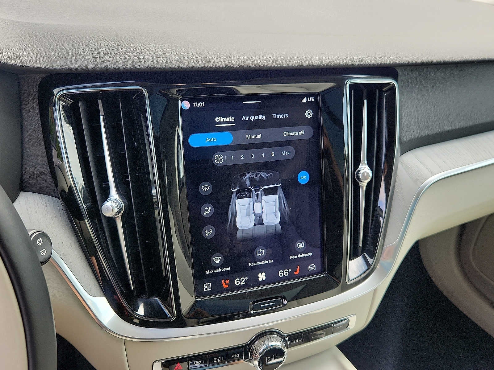 2024 Volvo V60 Cross Country Plus