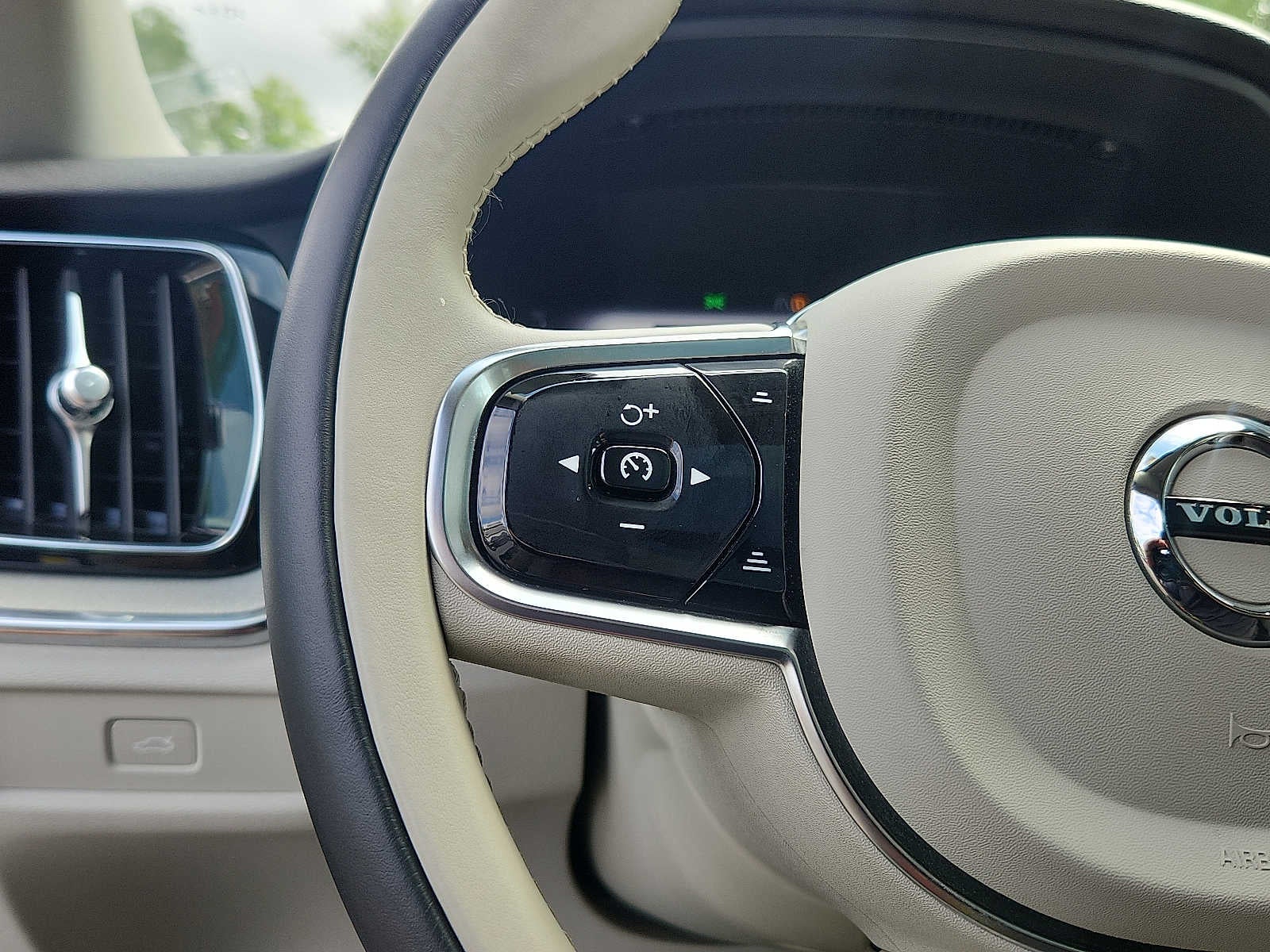 2024 Volvo V60 Cross Country Plus