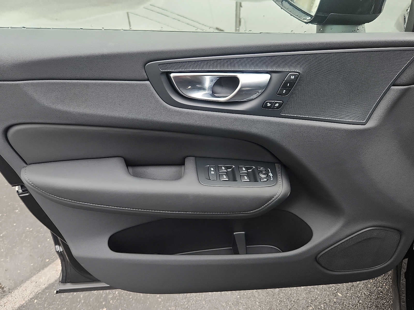 2026 Volvo XC60 Plus