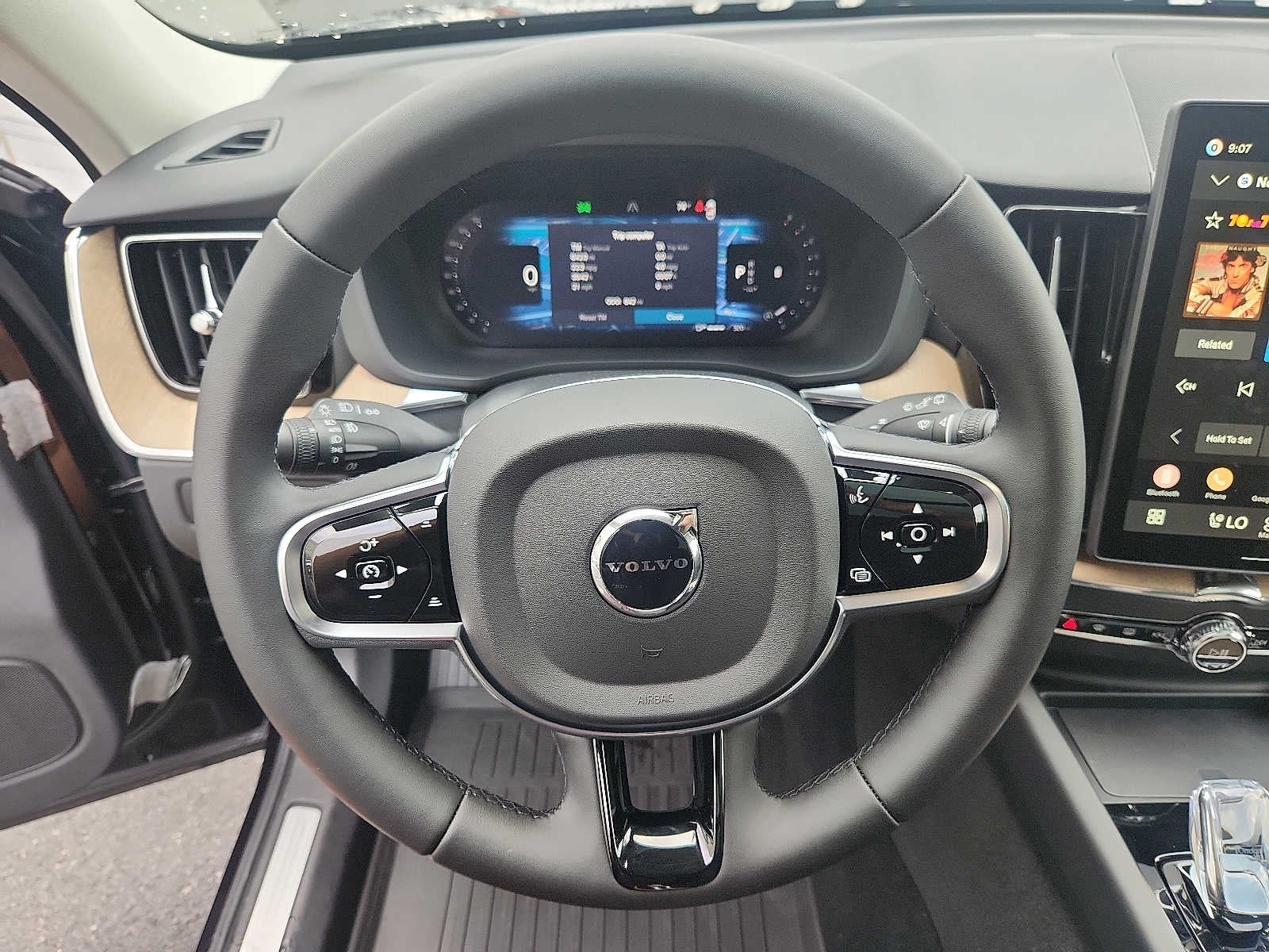 2026 Volvo XC60 Plus