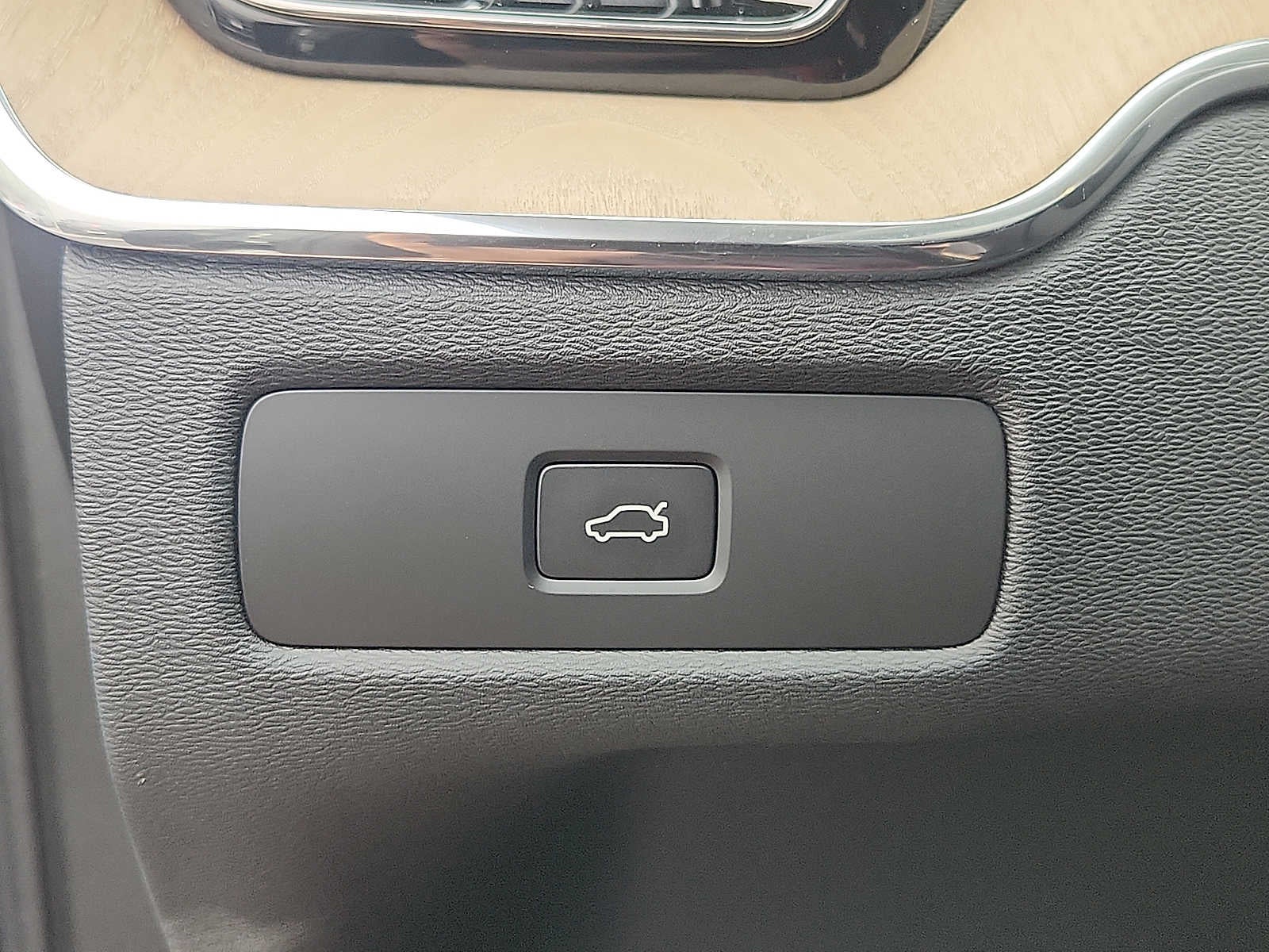 2026 Volvo XC60 Plus