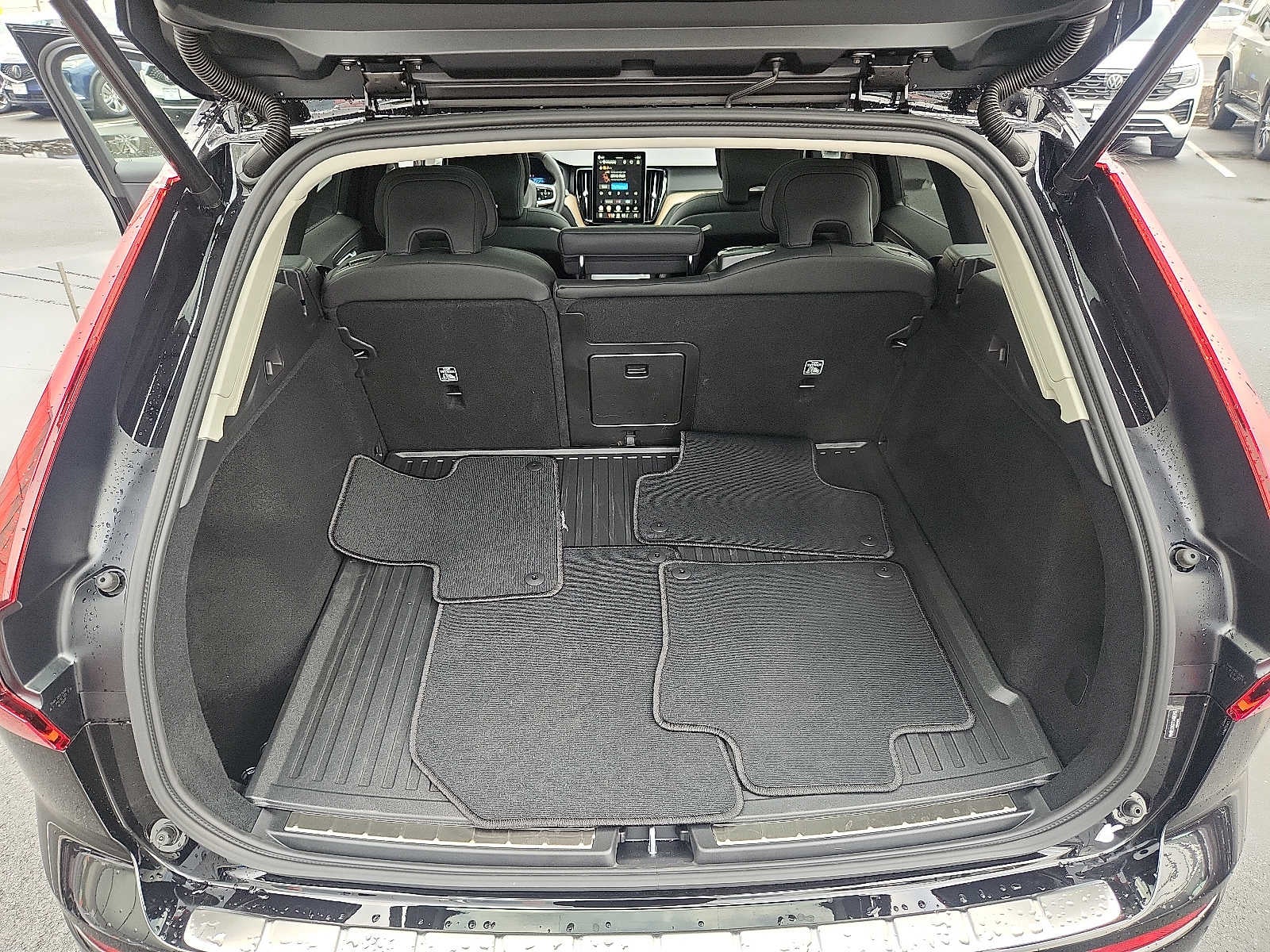 2026 Volvo XC60 Plus
