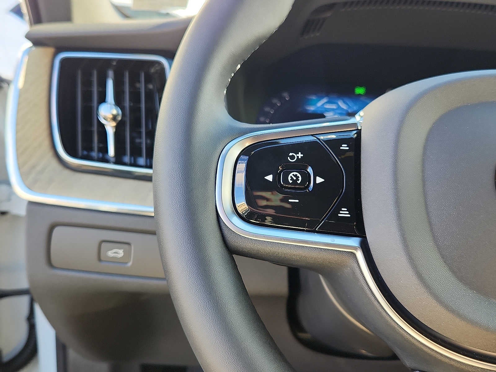 2027 Volvo XC60 Plus