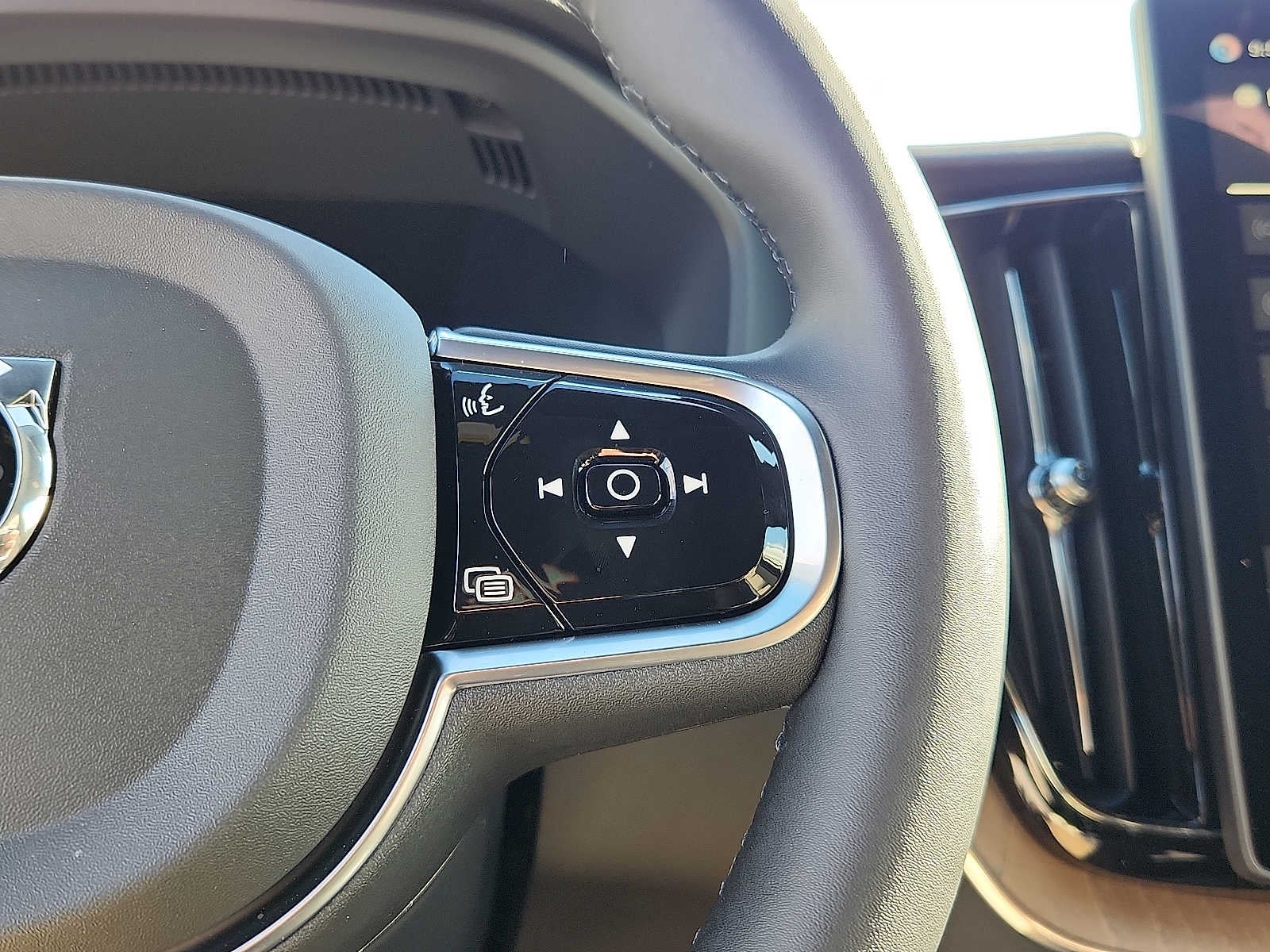 2027 Volvo XC60 Plus