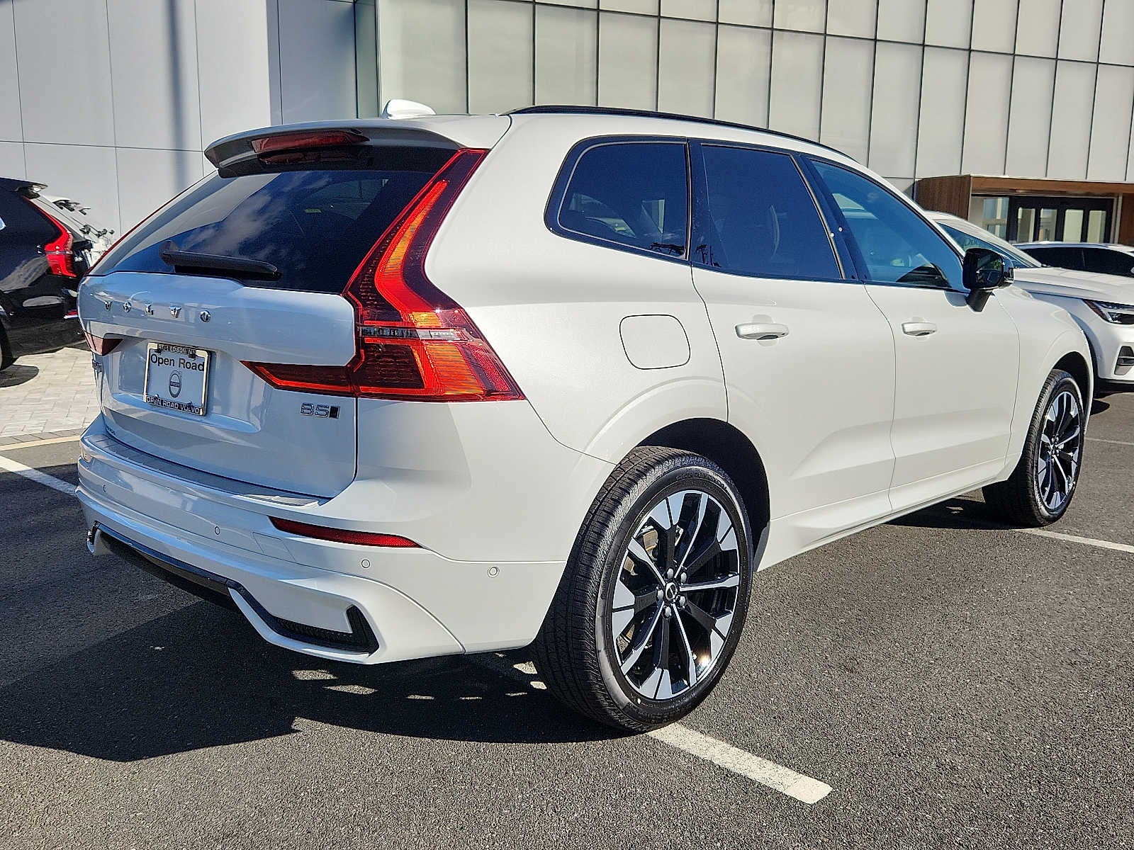 2027 Volvo XC60 Plus