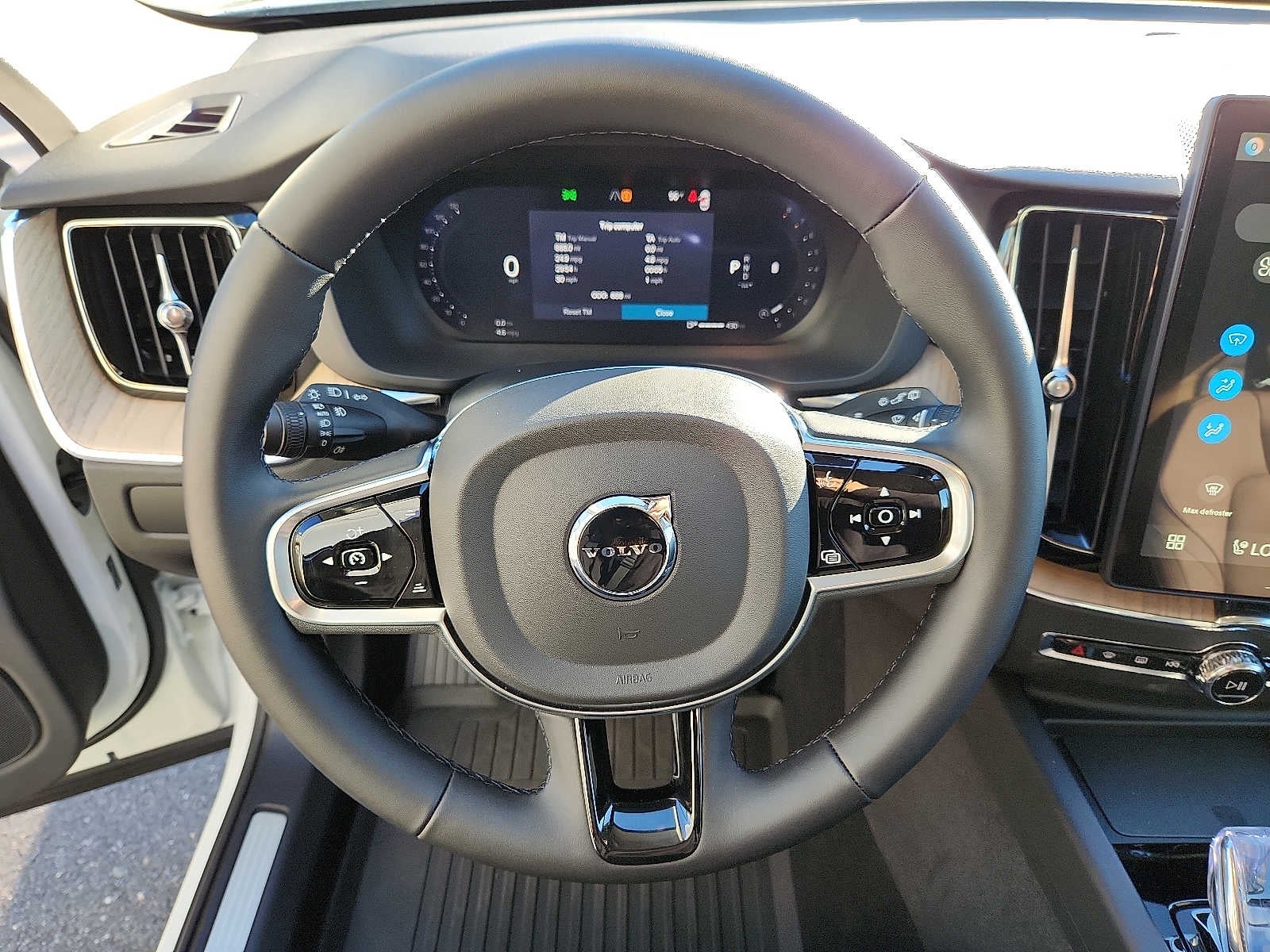 2027 Volvo XC60 Plus
