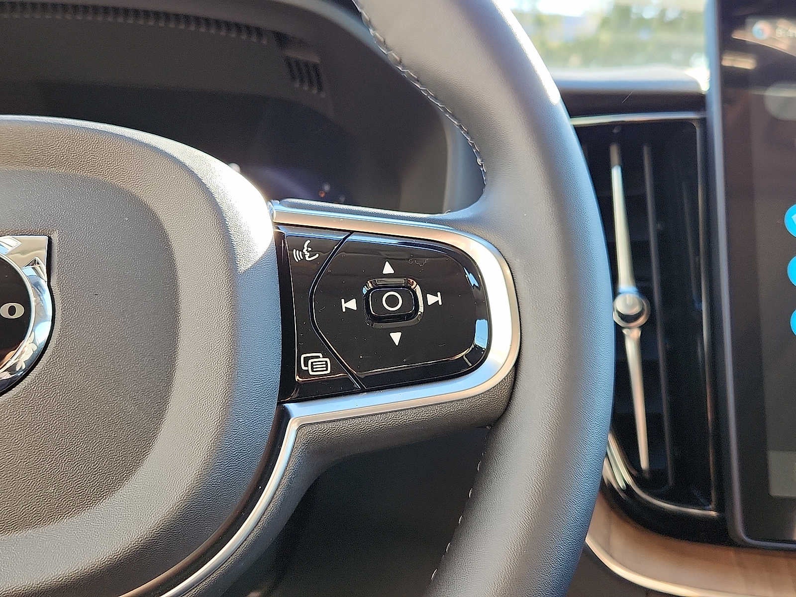 2027 Volvo XC60 Plus