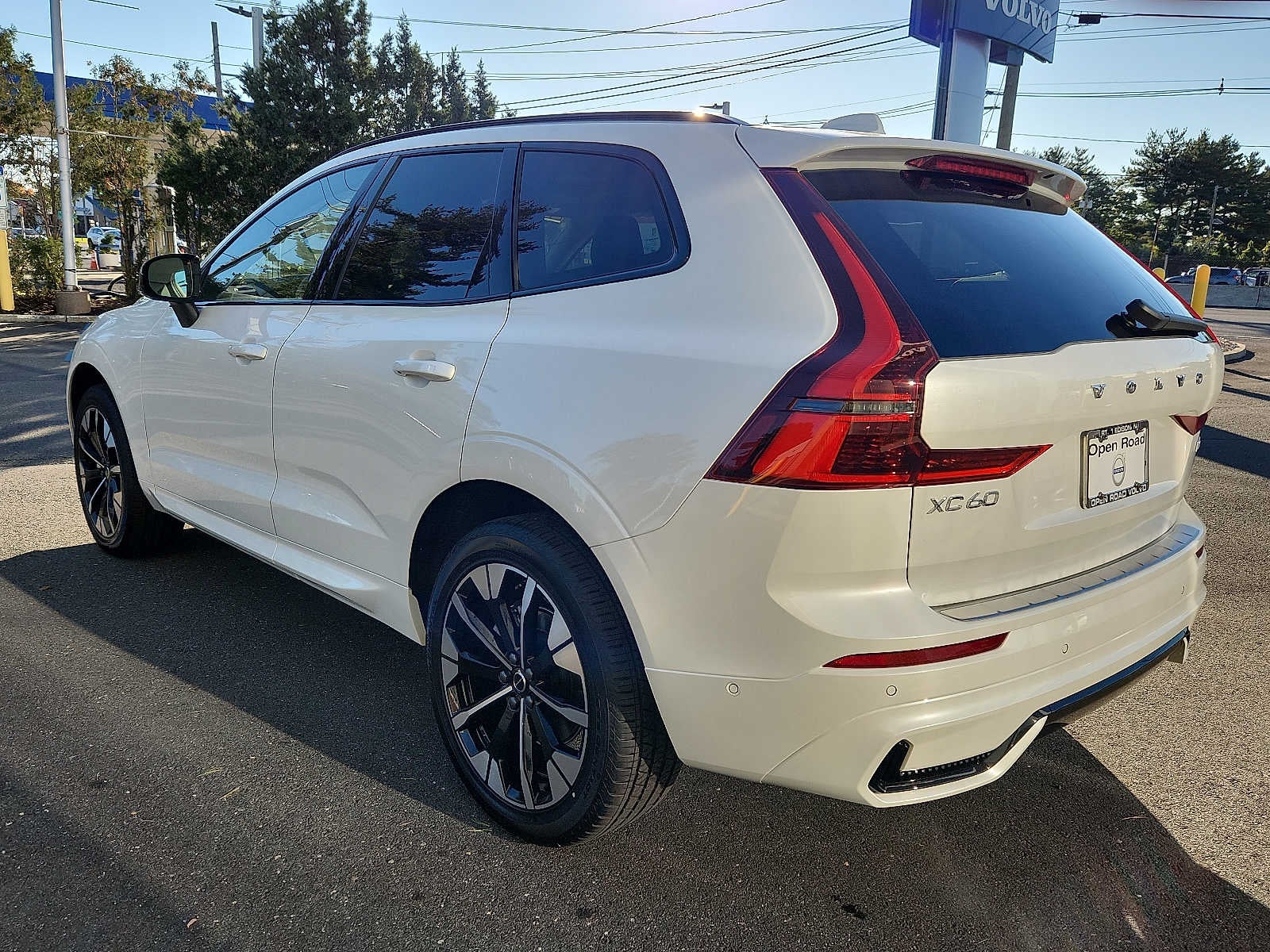 2027 Volvo XC60 Plus
