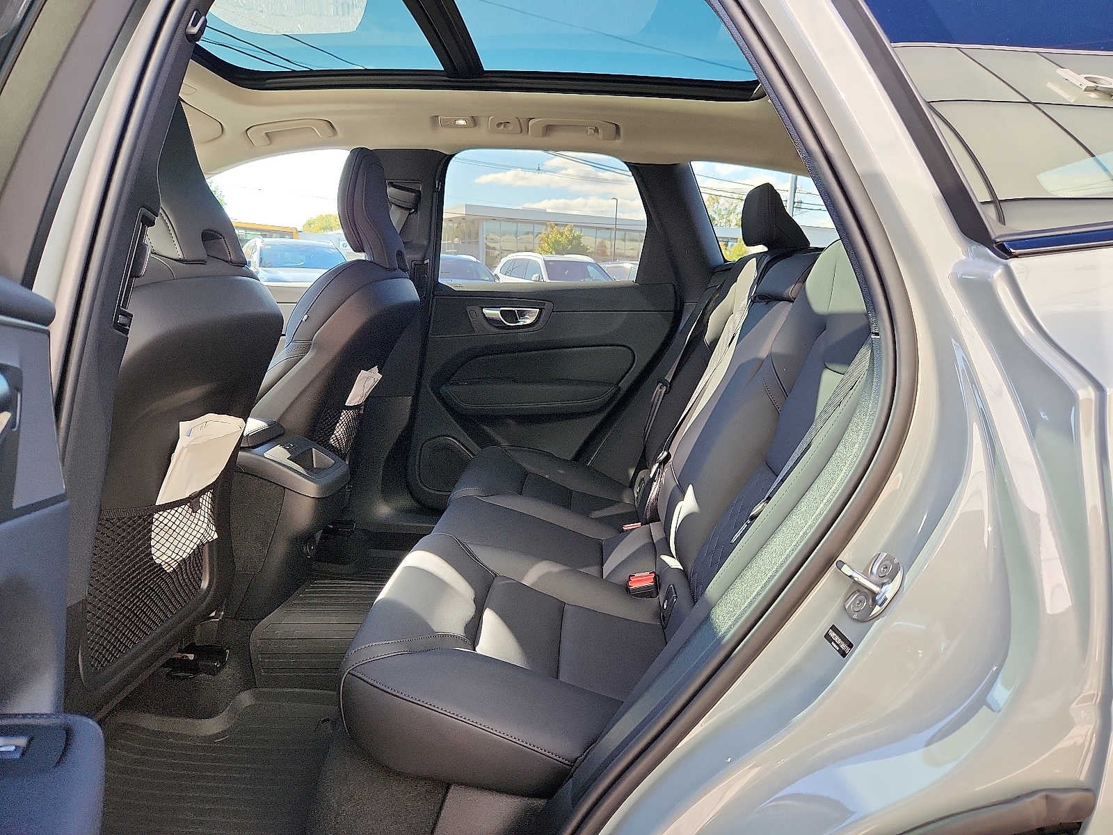 2027 Volvo XC60 Plus