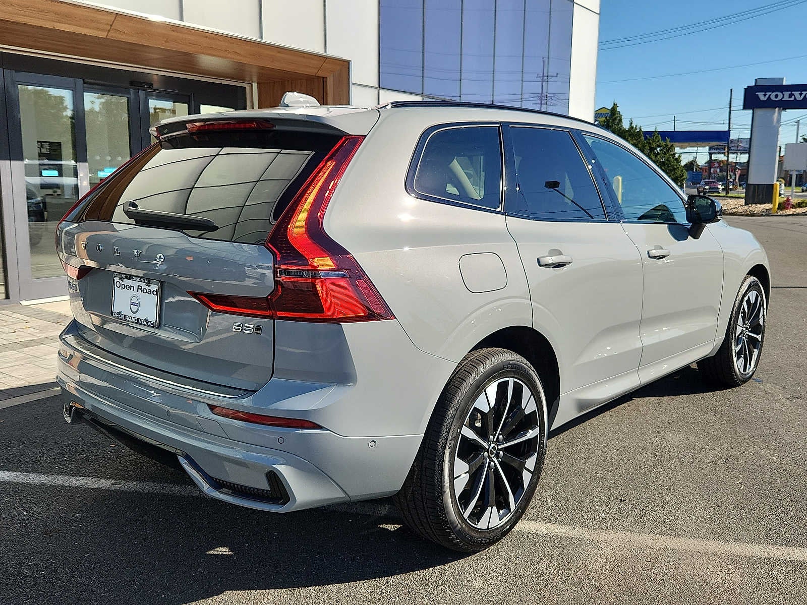 2027 Volvo XC60 Plus