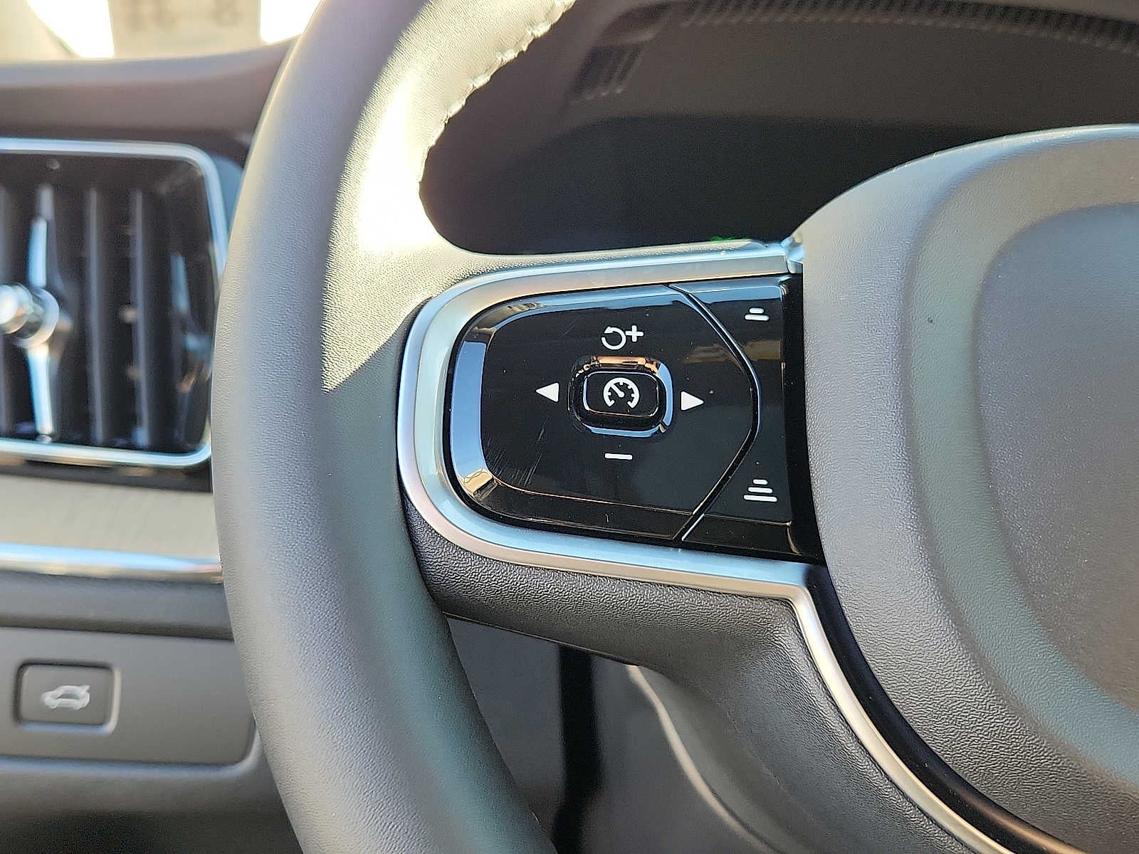 2027 Volvo XC60 Plus