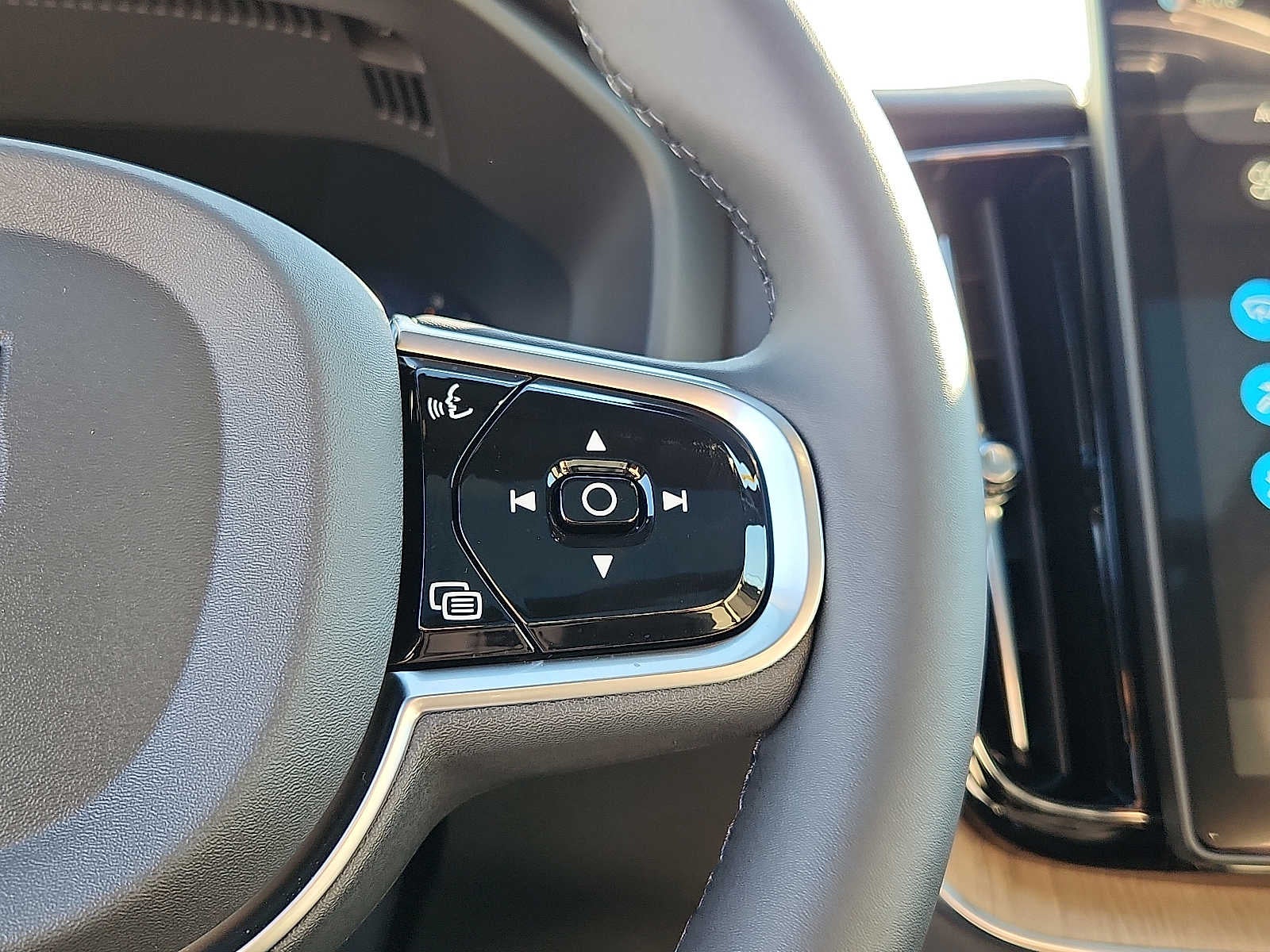 2027 Volvo XC60 Plus