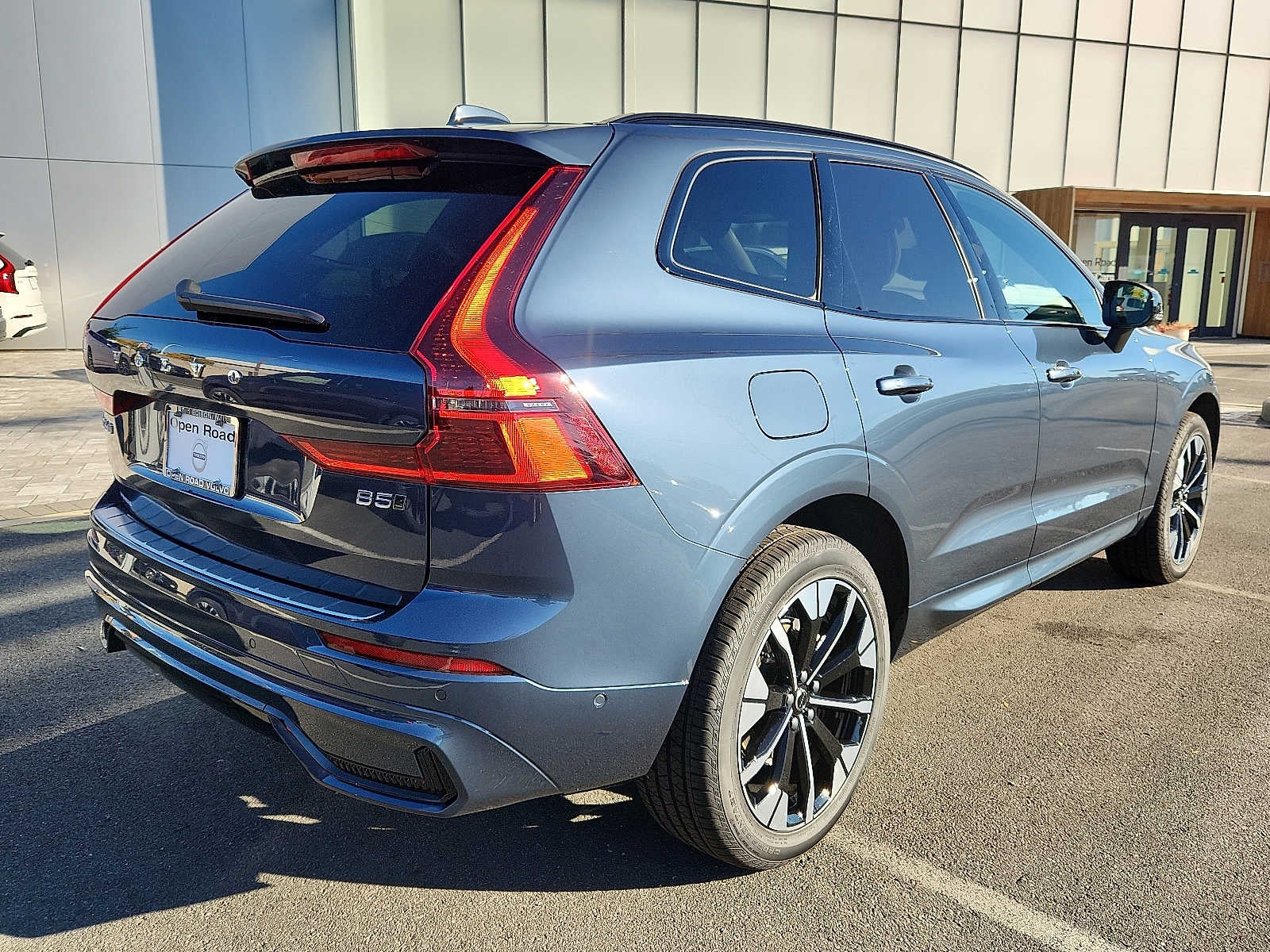 2027 Volvo XC60 Plus