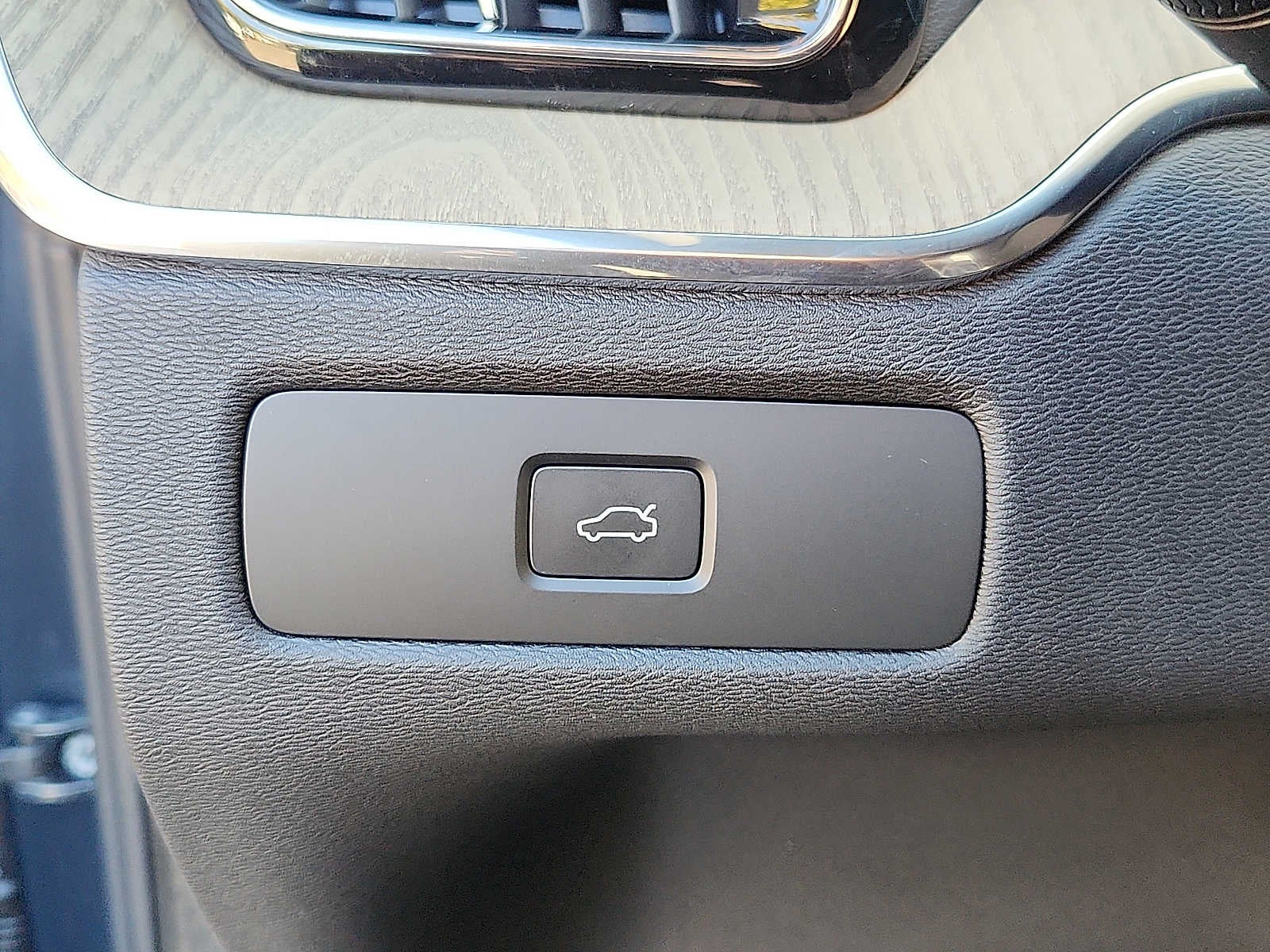 2027 Volvo XC60 Plus