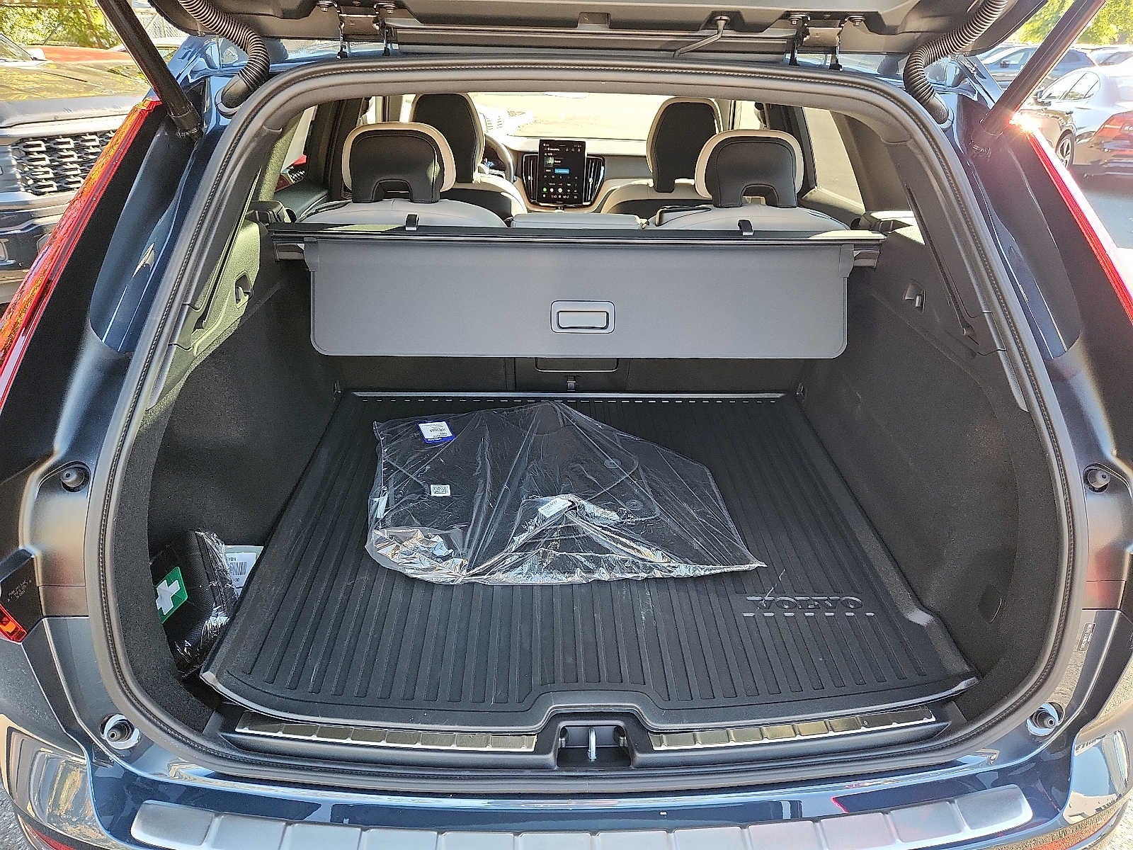 2027 Volvo XC60 Plus