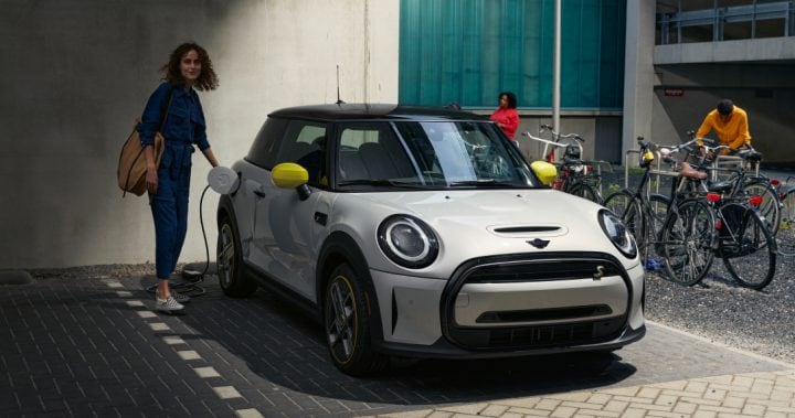 The 2022 Mini Electric Hardtop 2 Door